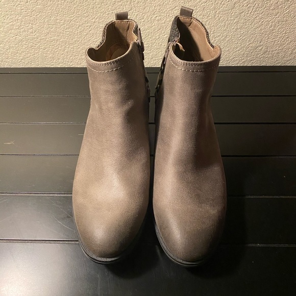 white mountain ramone bootie